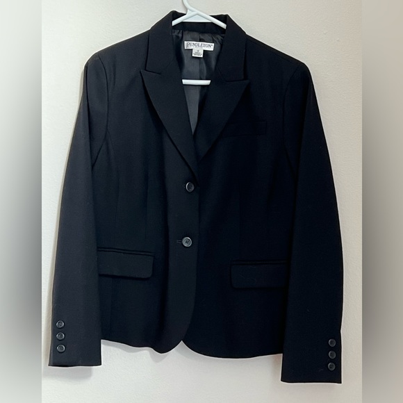 Like new, Pendleton black, virgin wool blazer. - Picture 3 of 10